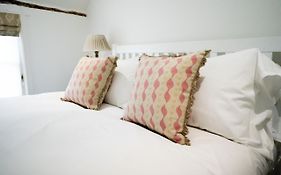 The Three Hills Hotell